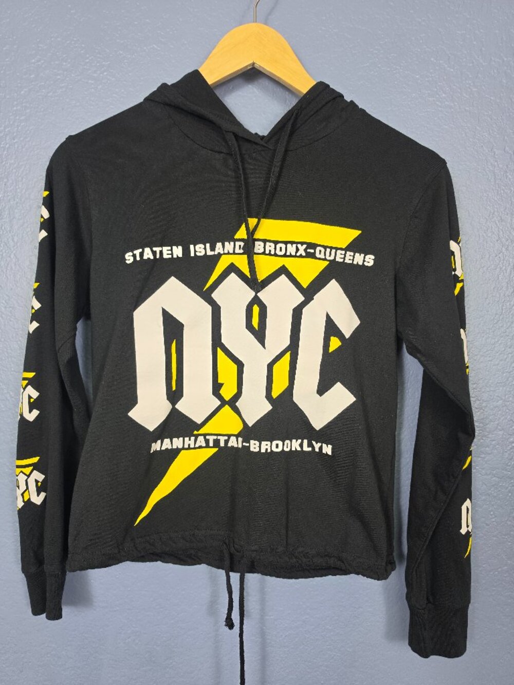 On Fire NYC Heavy Metal Style Cropped Hoodie Black Graphic Sweatshirt M Pit 18